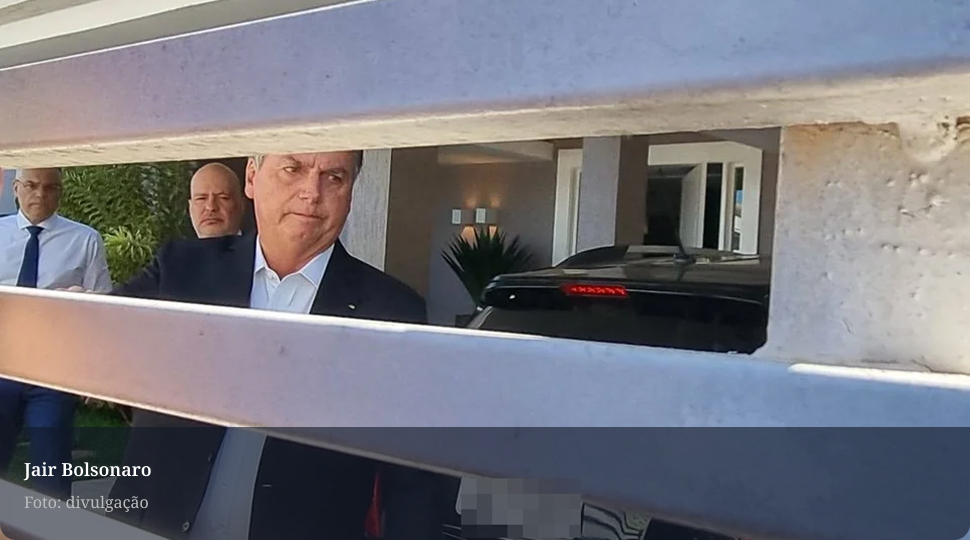 2 Bolsonaro reúne filhos e cúpula do PL para definir estratégia após ação da PF